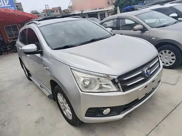 Venucia T70 2015