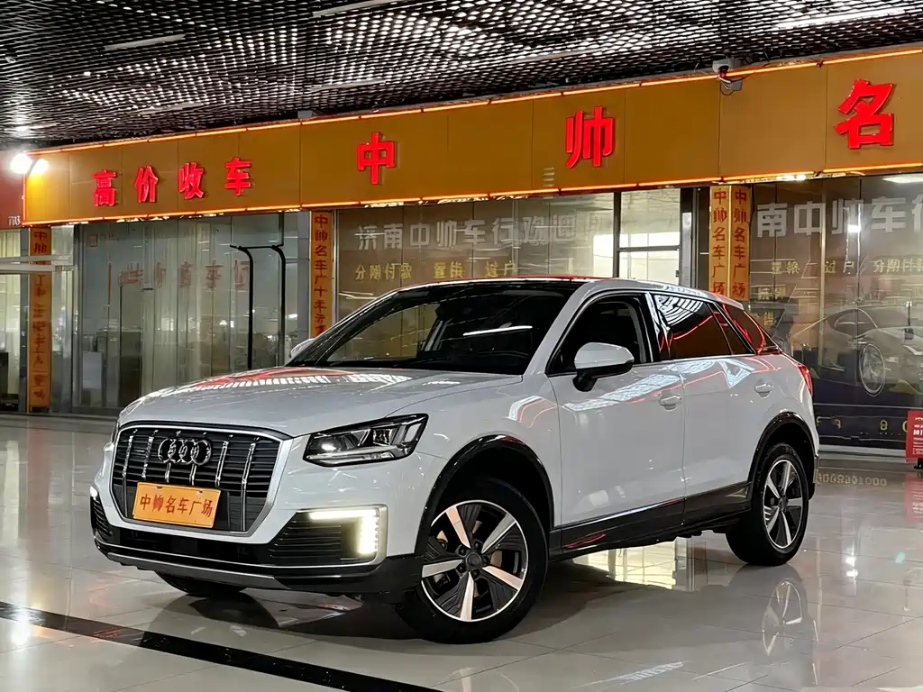 Audi Q2L e-tron 2020 — фото 3