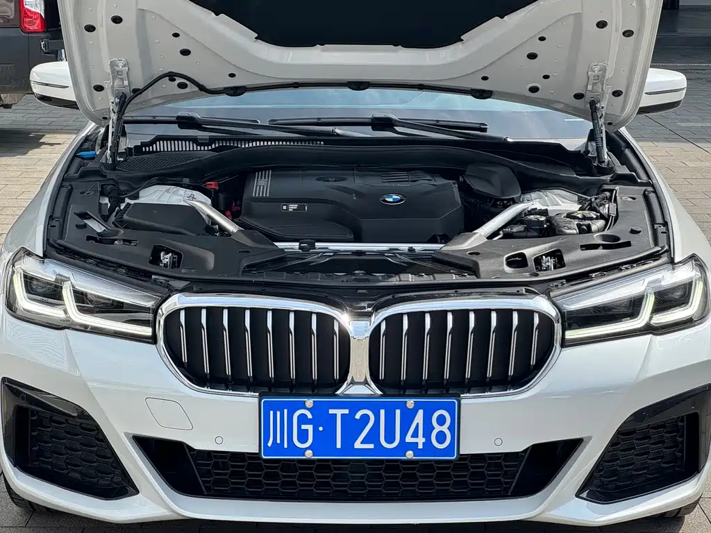 BMW 5 Series 2022 — фото 9