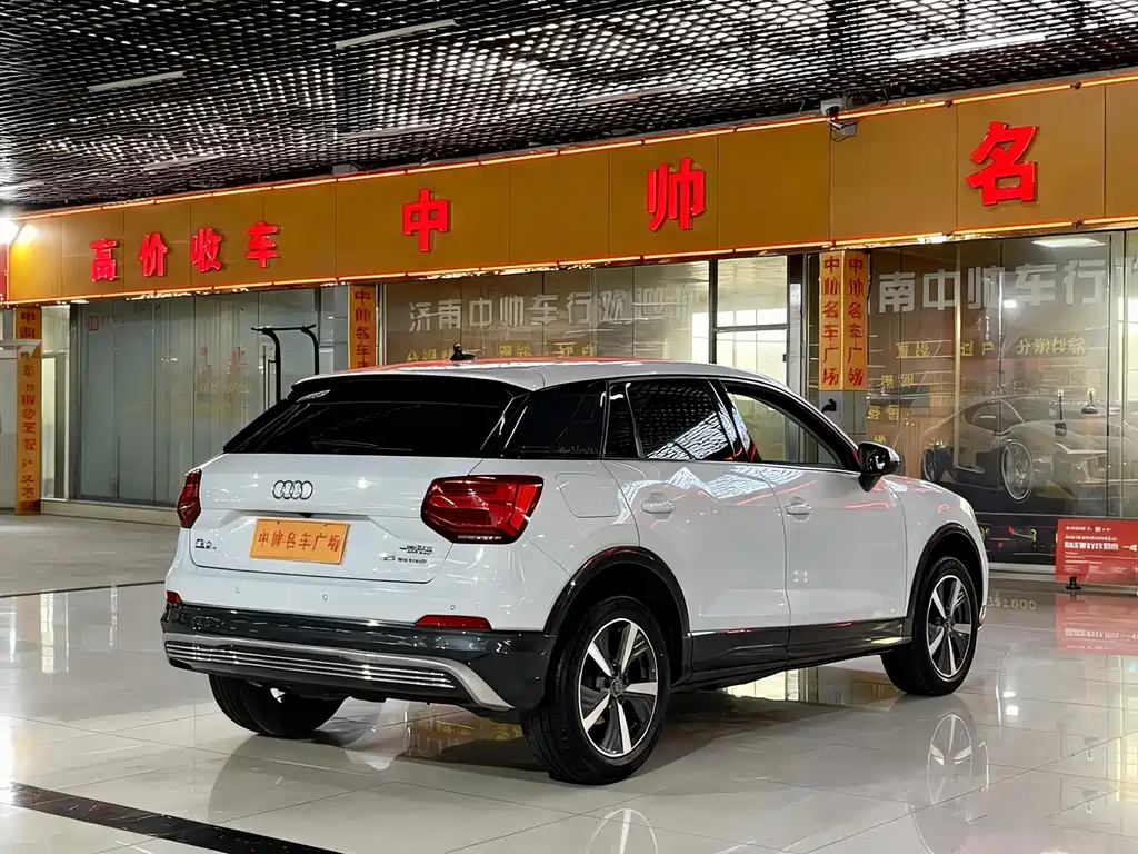 Audi Q2L e-tron 2020 — фото 4