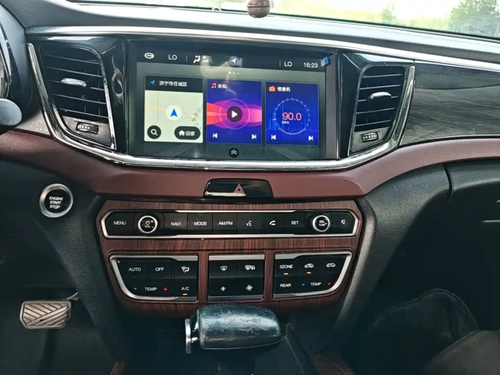 GAC Trumpchi GS8 2017 — фото 9