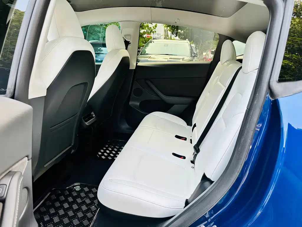 Tesla Model Y 2023 — фото 14