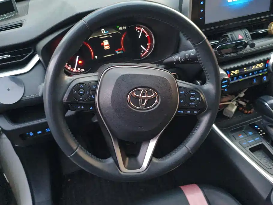 Toyota RAV4 2021 — фото 15