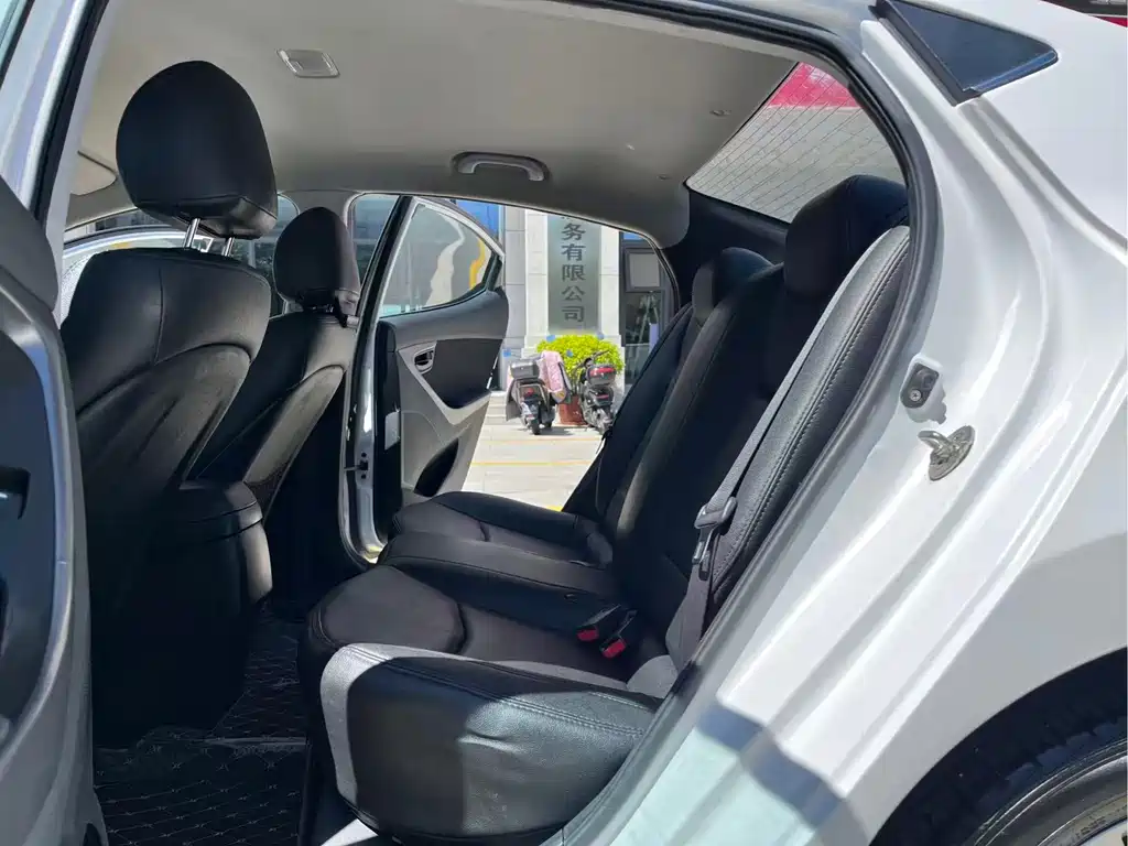 Hyundai Elantra Langdong 2018 — фото 16