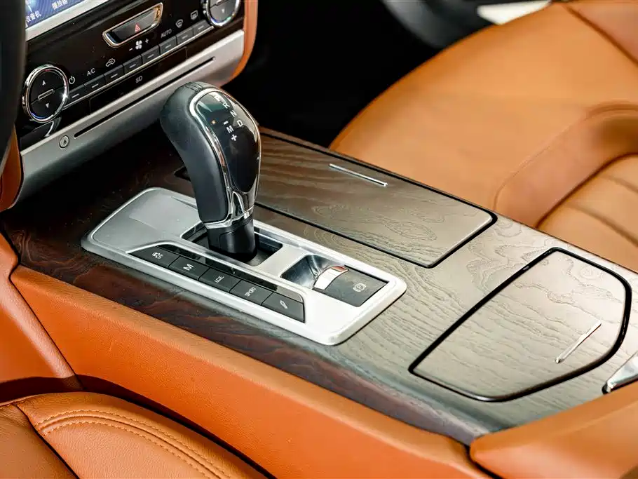 Maserati Quattroporte 2015 — фото 11