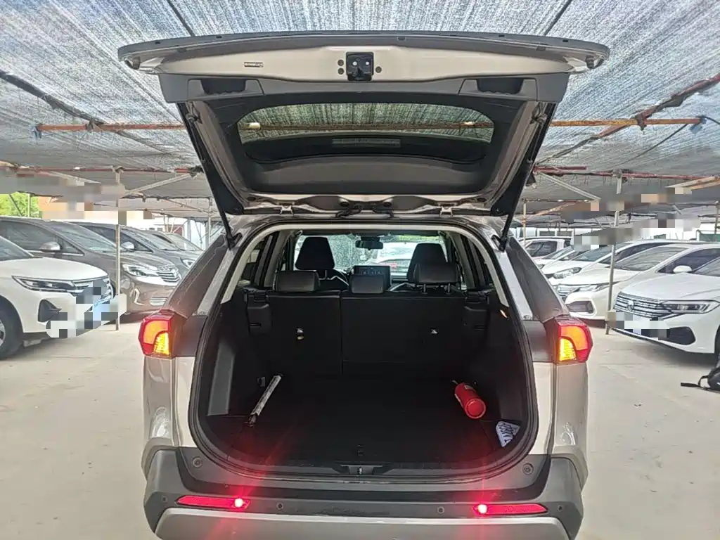 Toyota RAV4 2020 — фото 19