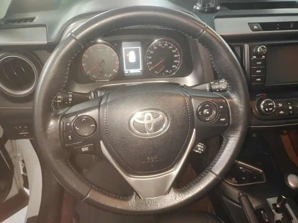 Toyota RAV4 2017 — фото 11