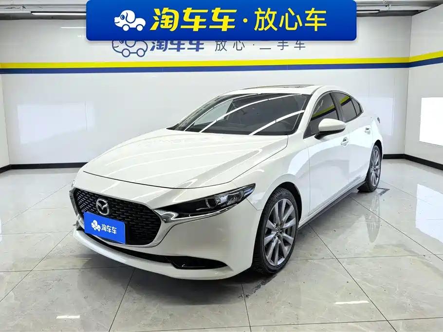 Mazda 3 Axela 2022 — фото 1