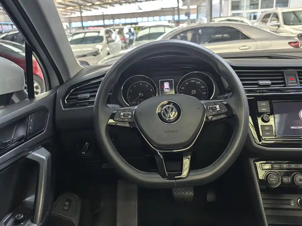 Volkswagen Tiguan L 2019 — фото 9