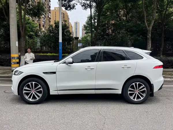 Jaguar F-PACE 2018