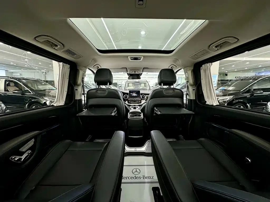 Mercedes-Benz V-Class 2018 — фото 16