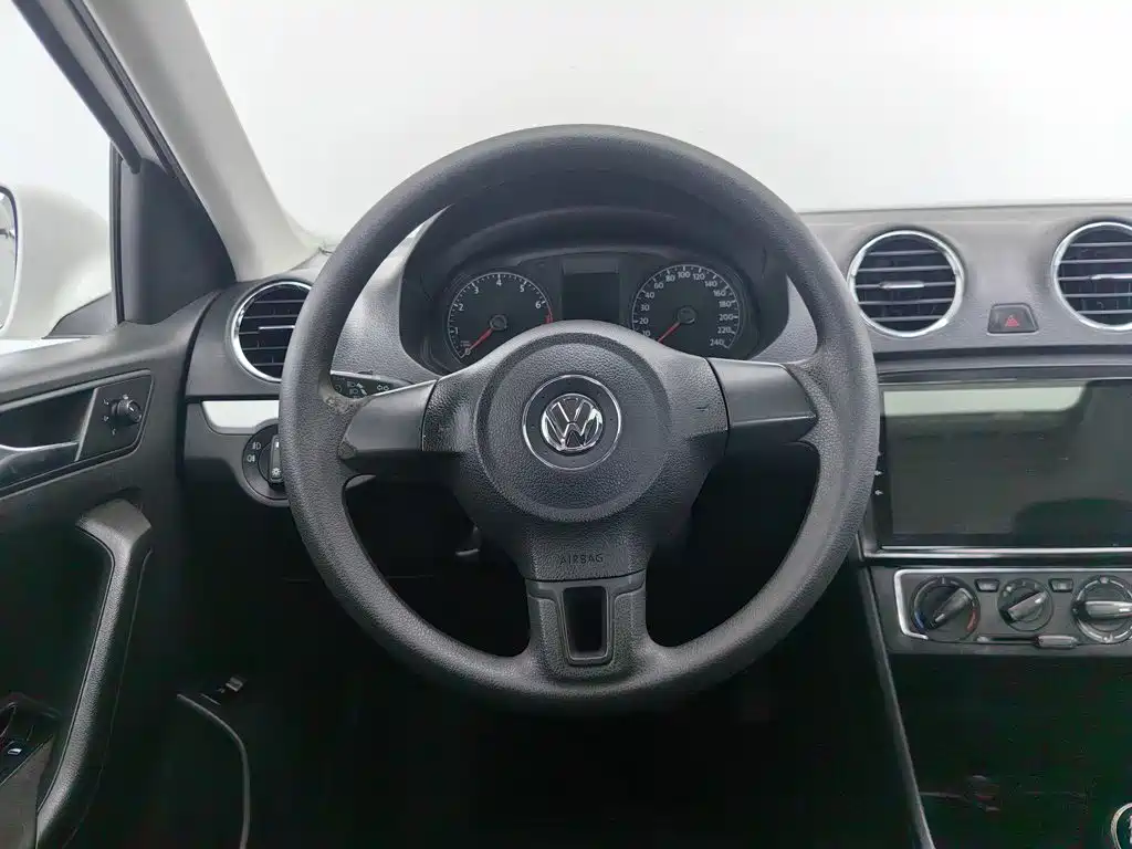Volkswagen Jetta 2016 — фото 11