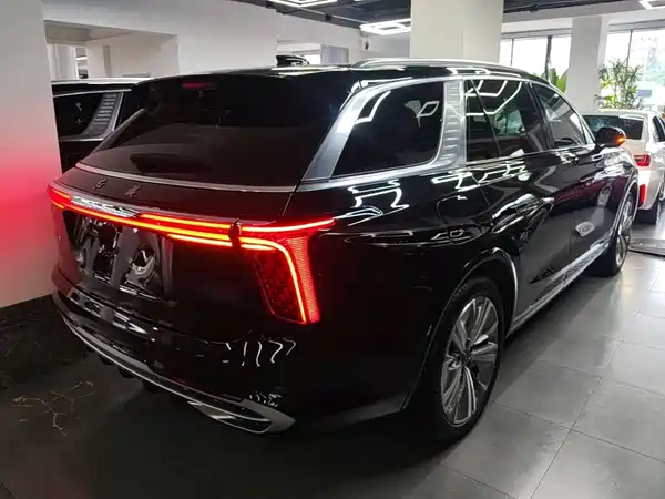Hongqi E-HS9 2023
