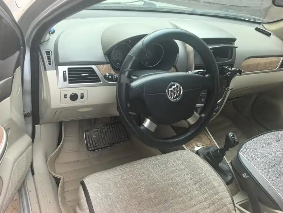 Buick Excelle 2015 — фото 12