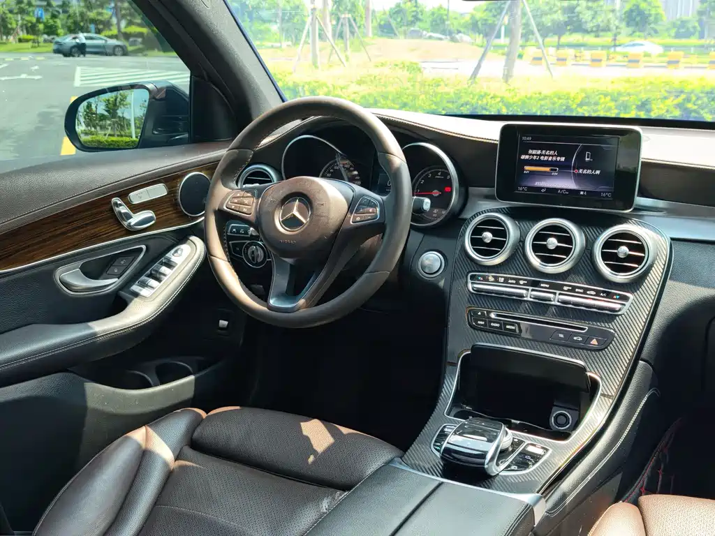 Mercedes-Benz GLC 2018 — фото 20