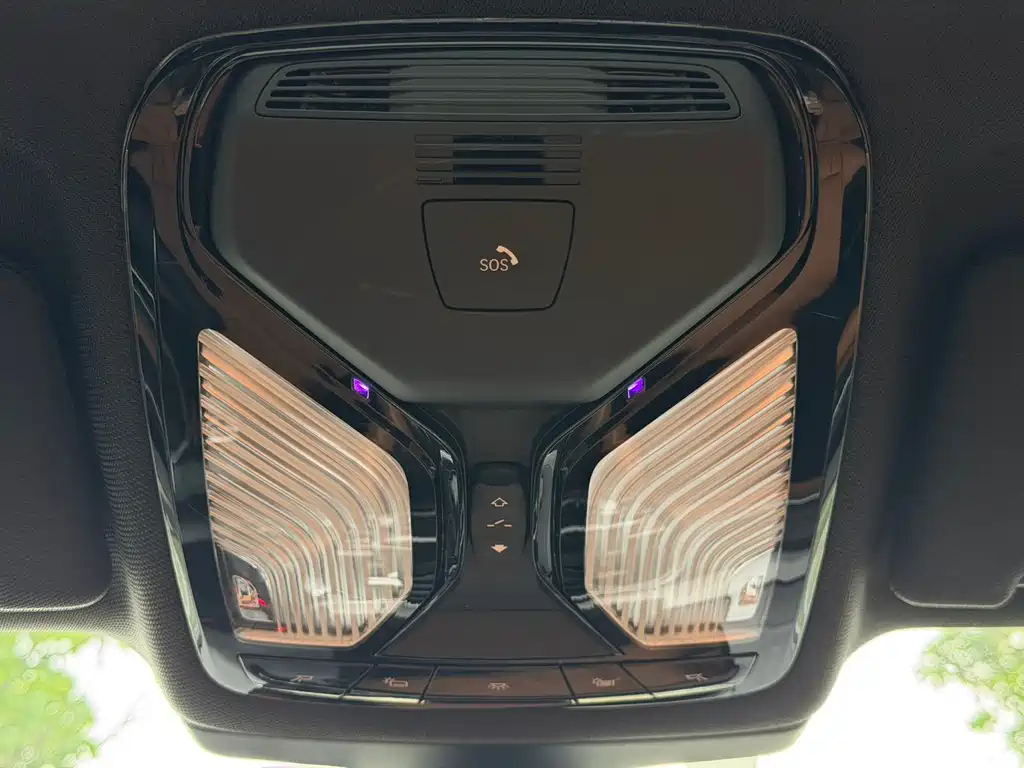 BMW 5 Series 2018 — фото 16
