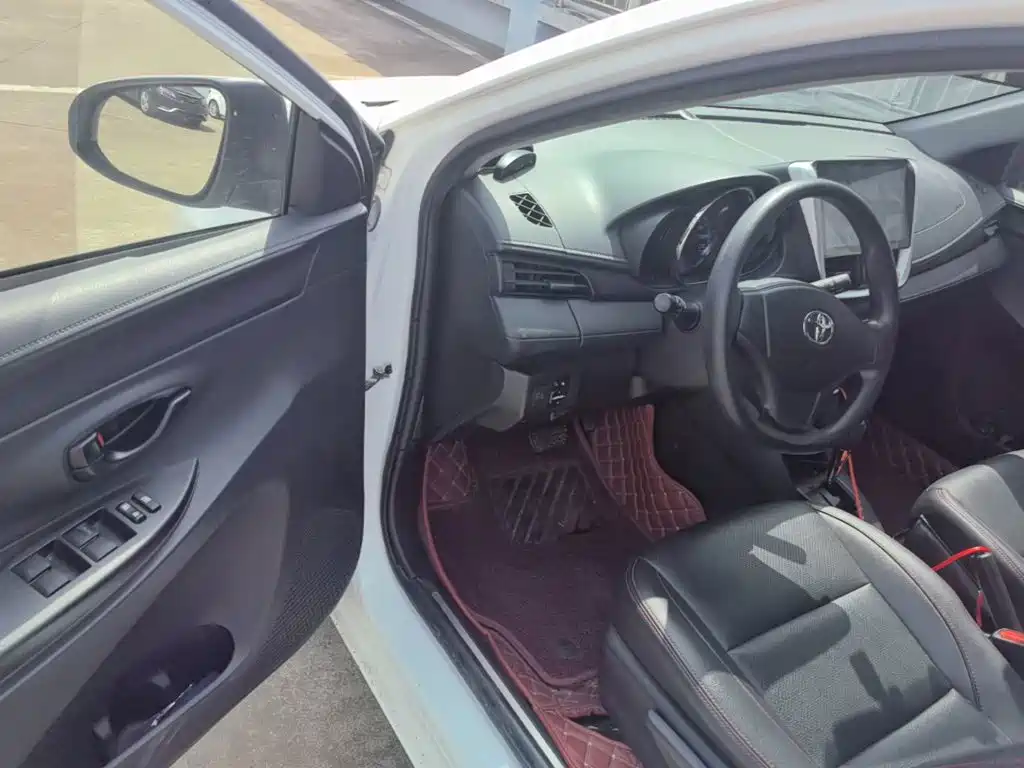 Toyota Yaris L 2019 — фото 16