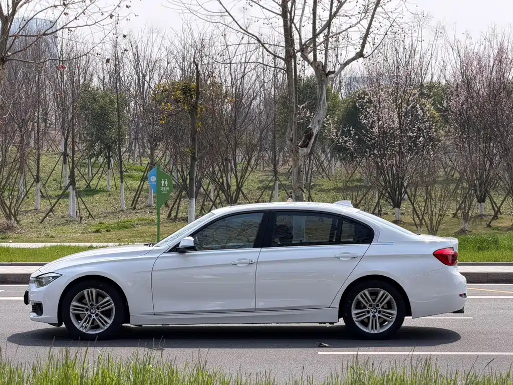 BMW 3 Series 2016 — фото 10