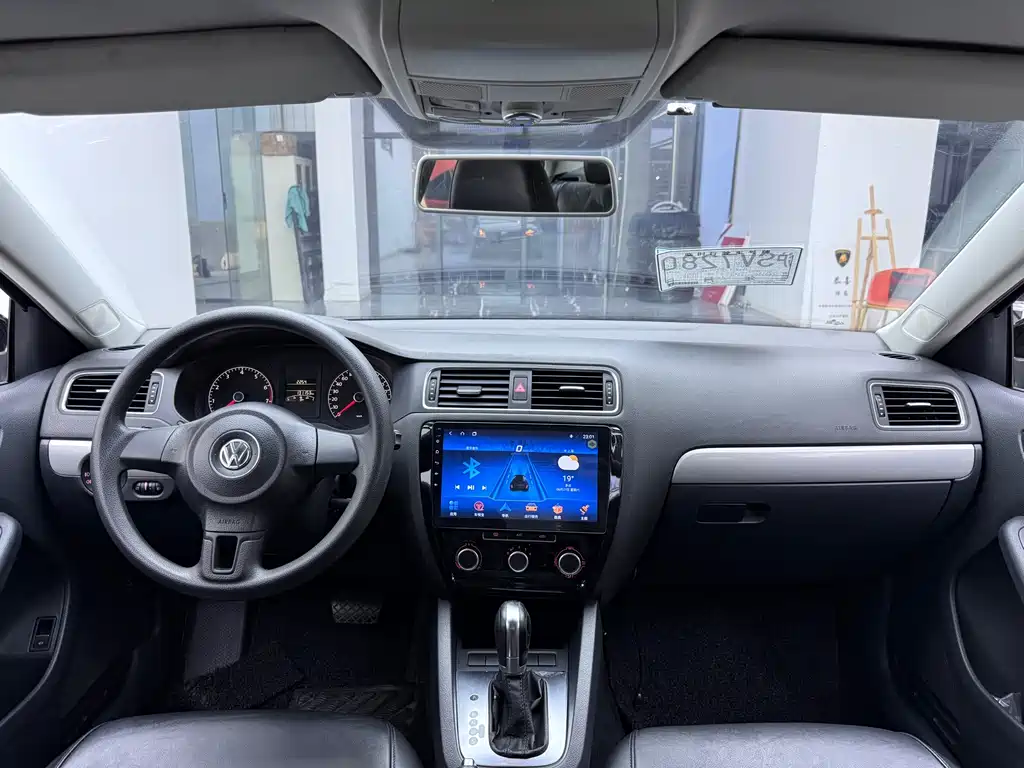 Volkswagen Sagitar 2013