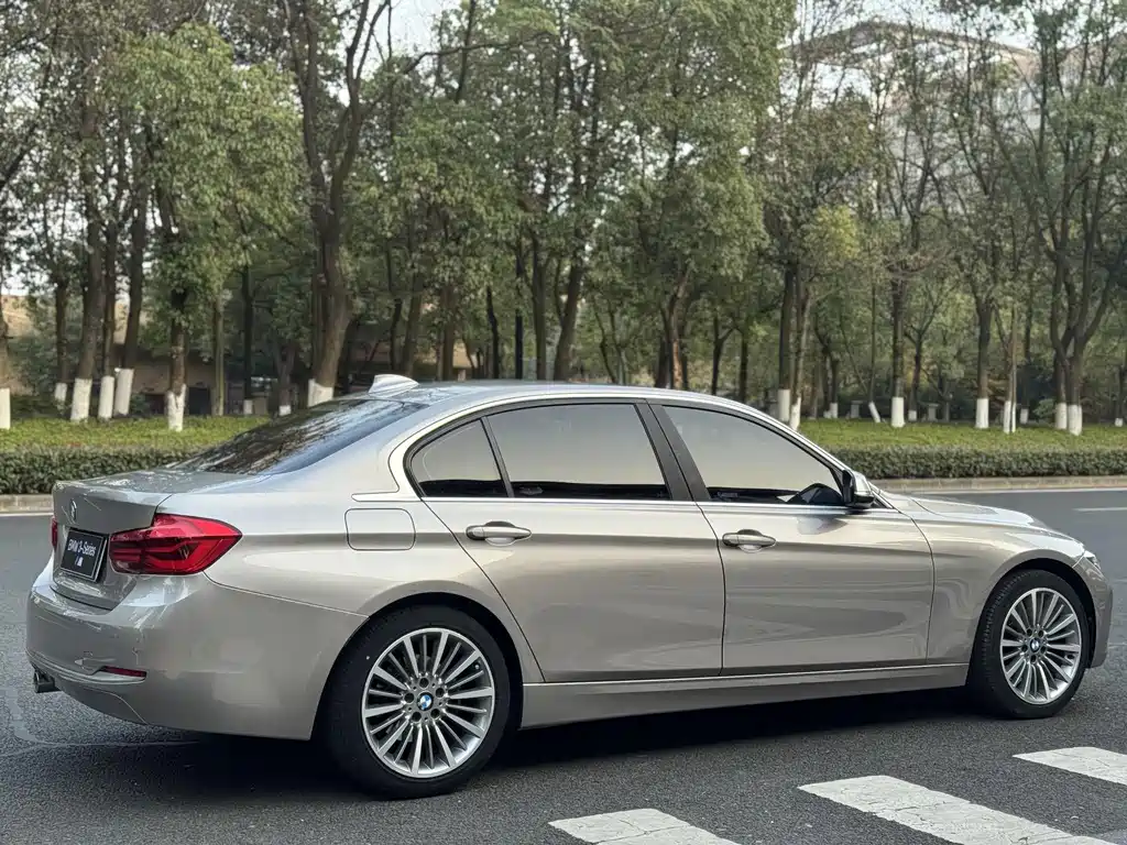 BMW 3 Series 2019 — фото 9