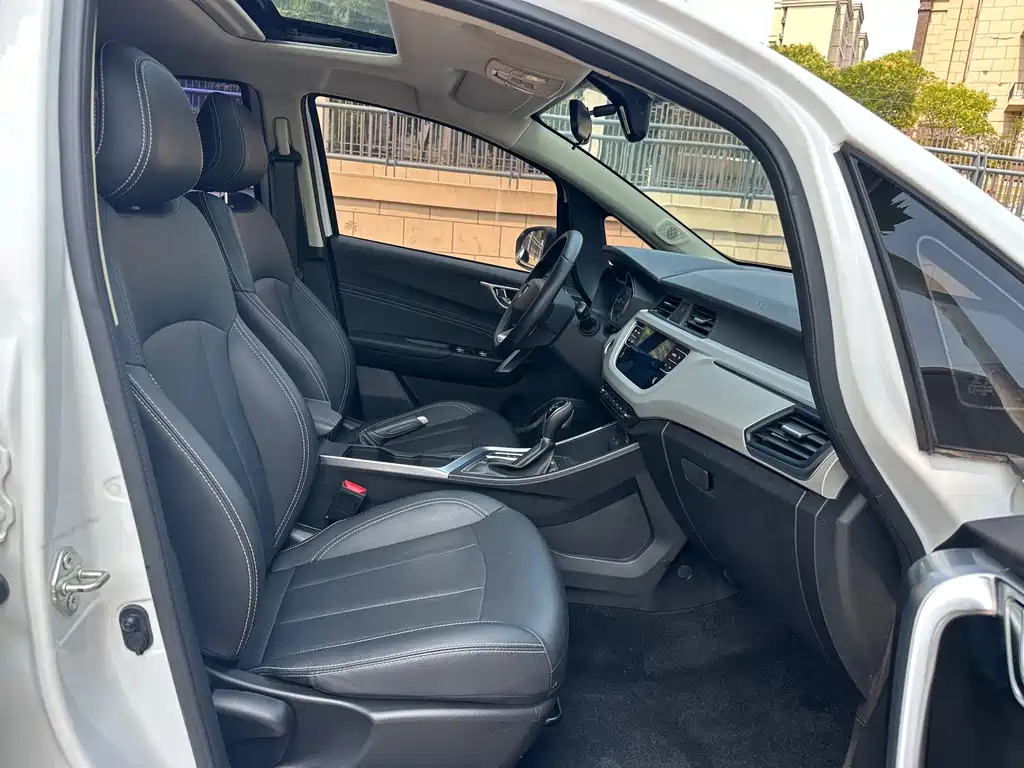 Geely Vision X3 2020 — фото 10