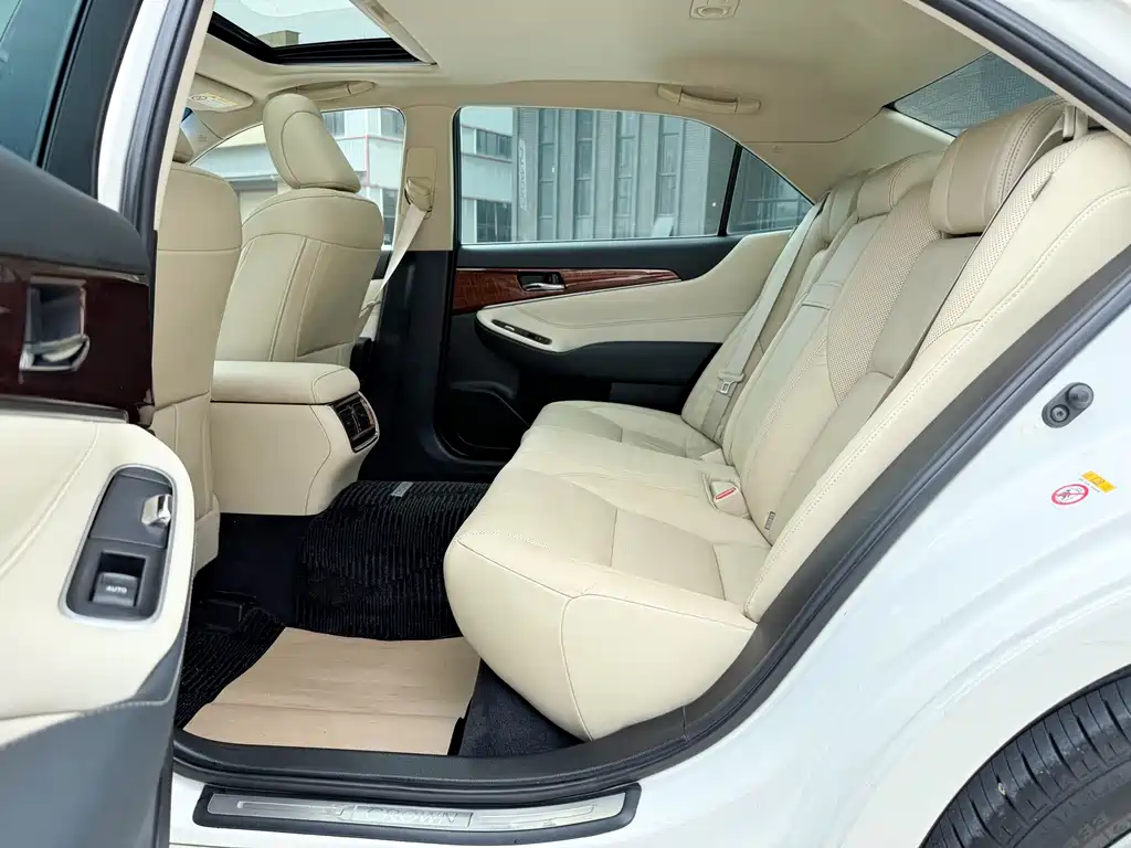 Toyota Crown 2016 — фото 11