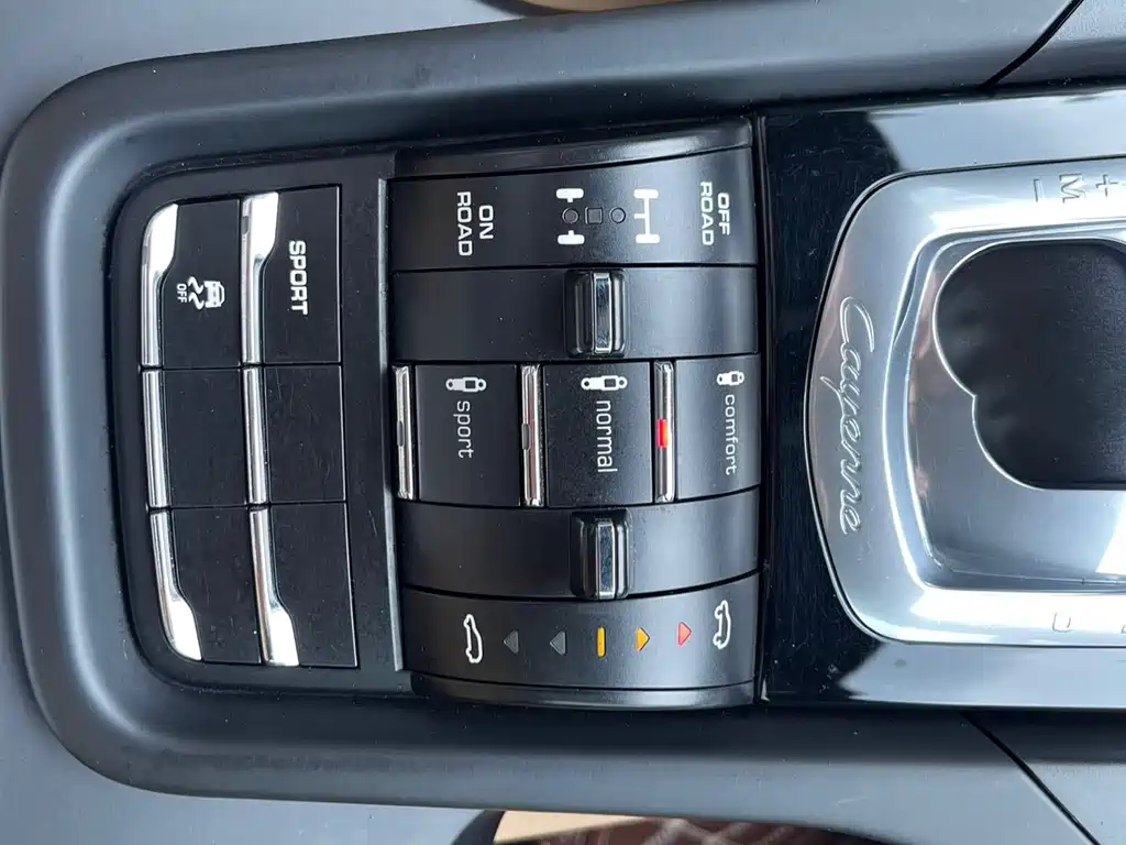 Porsche Cayenne 2014 — фото 17