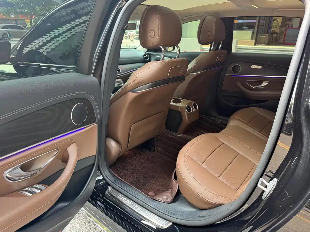 Mercedes-Benz E-Class 2019 — фото 13