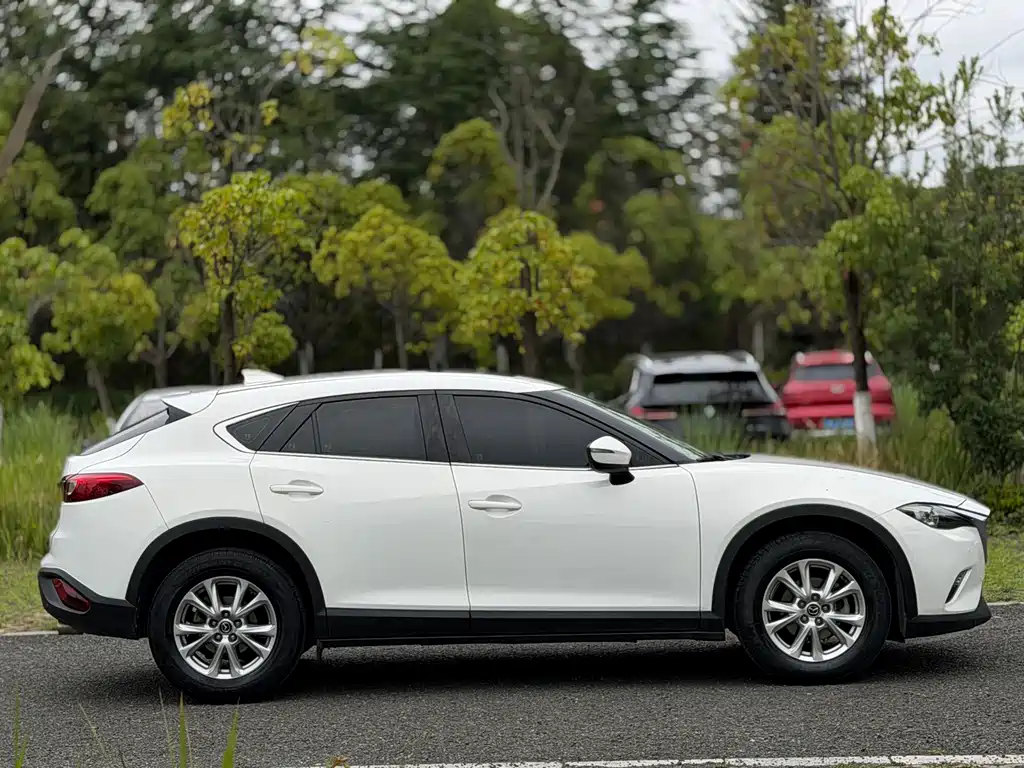 Mazda CX-4 2018 — фото 8