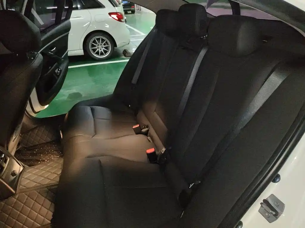 BMW 3 Series 2019 — фото 18