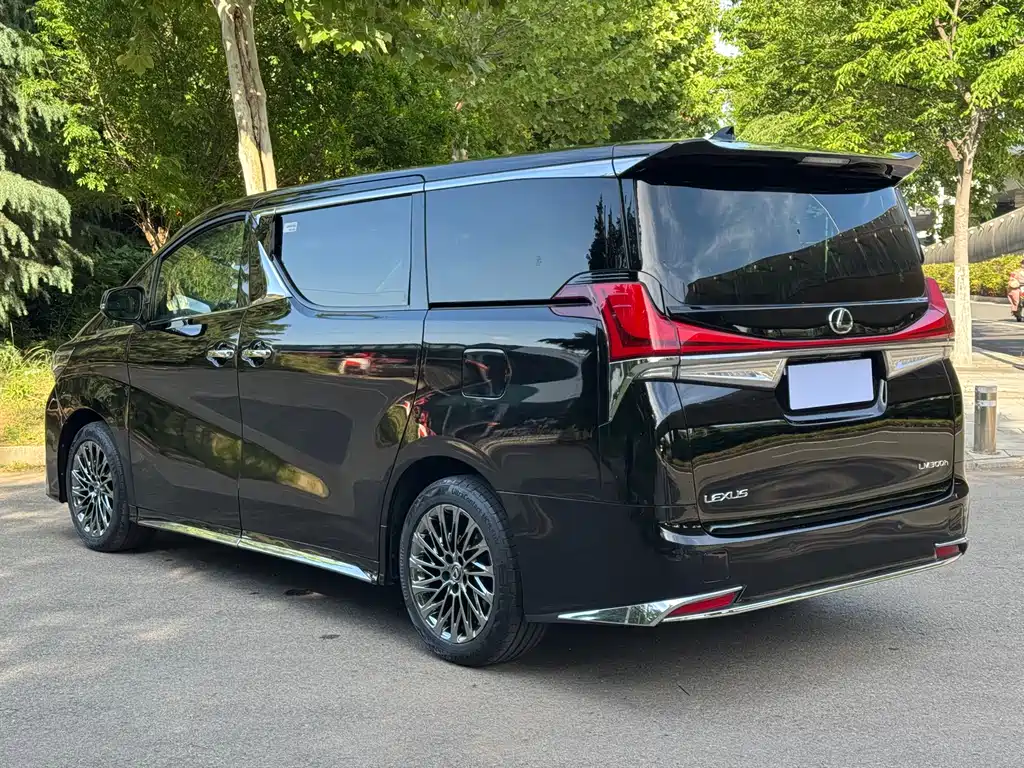 Toyota Vellfire 2023 — фото 9