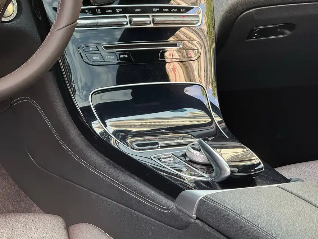 Mercedes-Benz GLC 2018 — фото 15