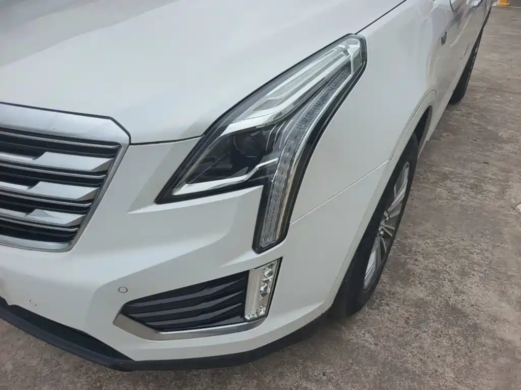 Cadillac XT5 2016 — фото 24