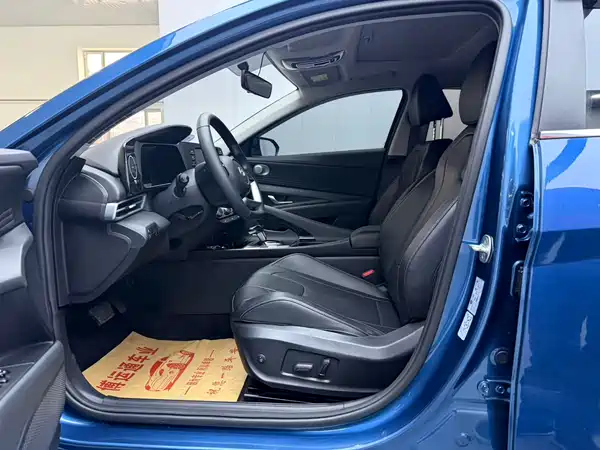 Hyundai Elantra 2024