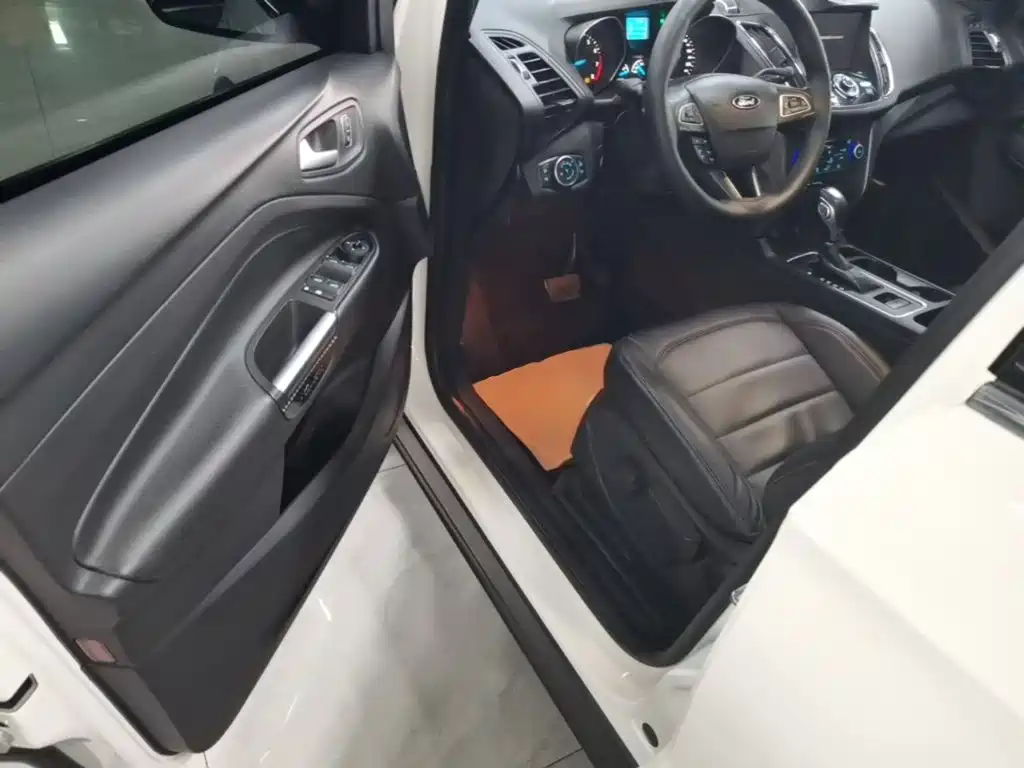 Ford Kuga 2018 — фото 12
