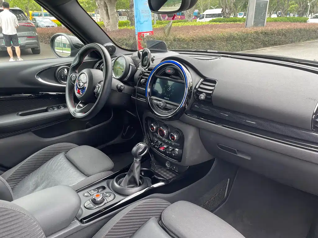 MINI Clubman 2018 — фото 16