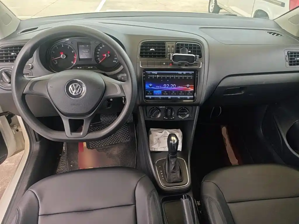 Volkswagen Polo 2017 — фото 10