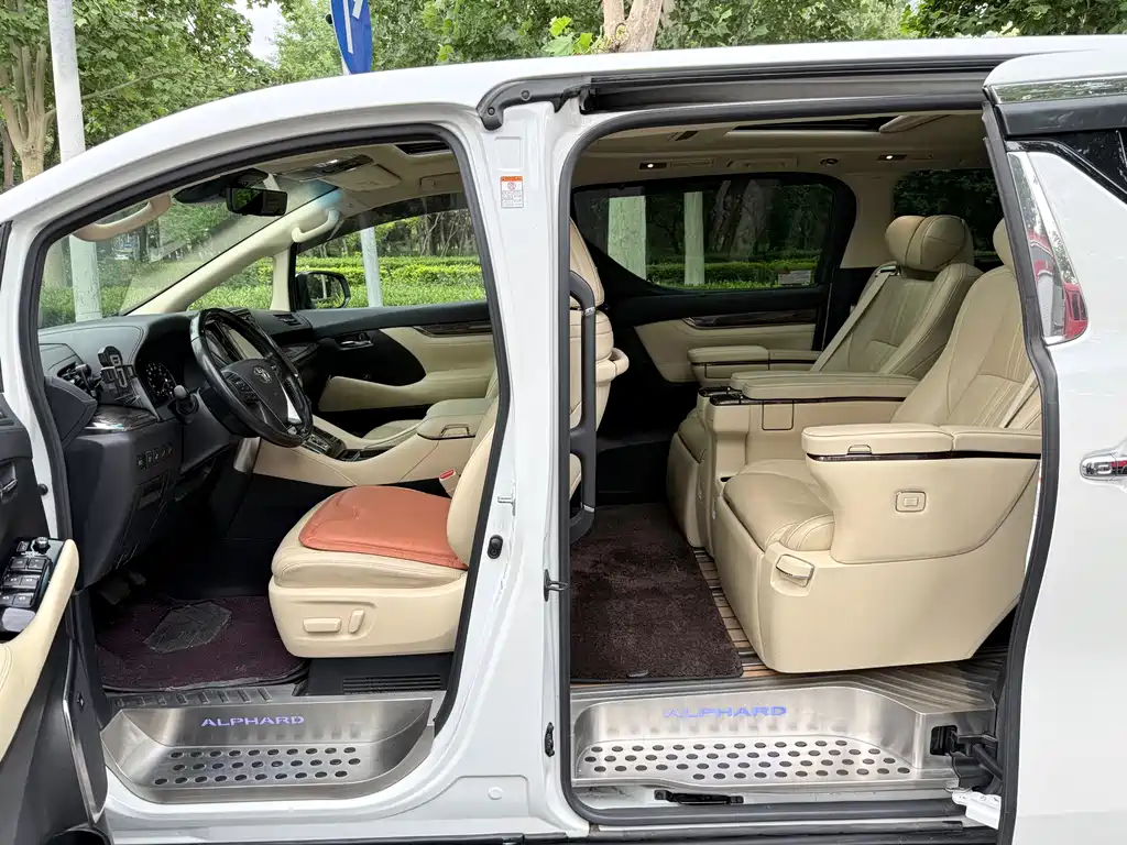 Toyota Alphard 2020 — фото 17