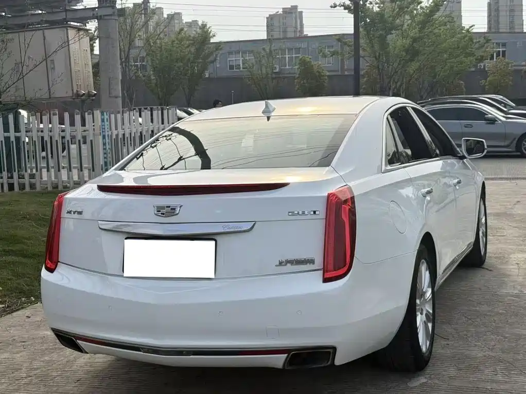 Cadillac XTS 2016 — фото 16
