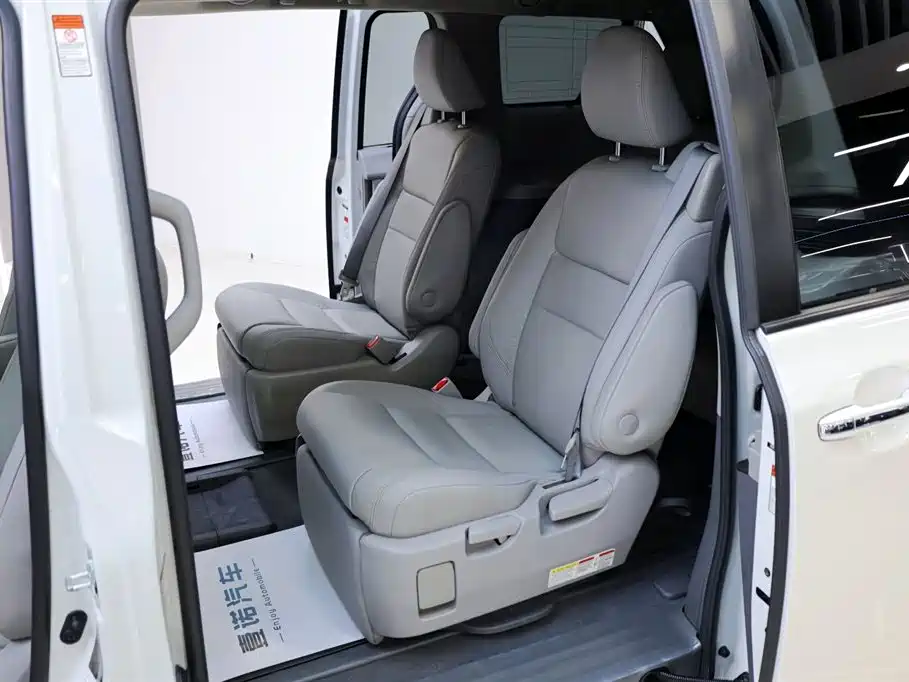 Toyota Sienna 2020 — фото 28