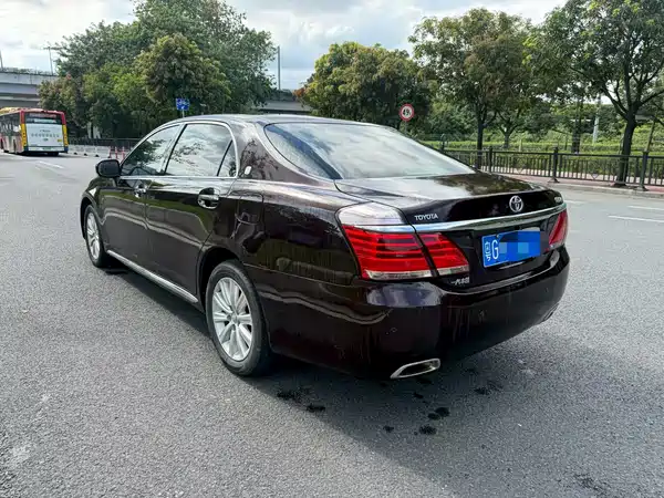 Toyota Crown 2014