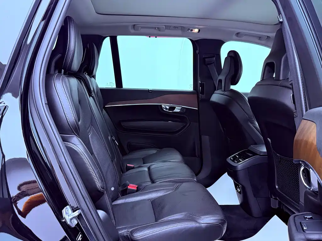 Volvo XC90 2017 — фото 18