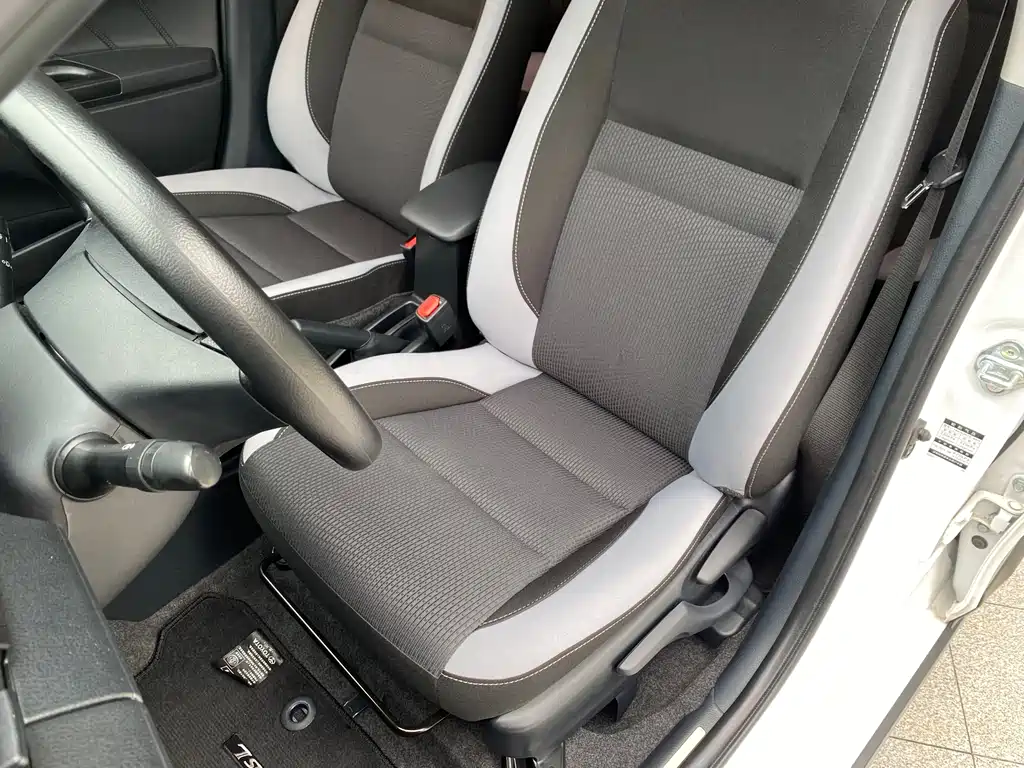 Toyota Yaris L 2023 — фото 13