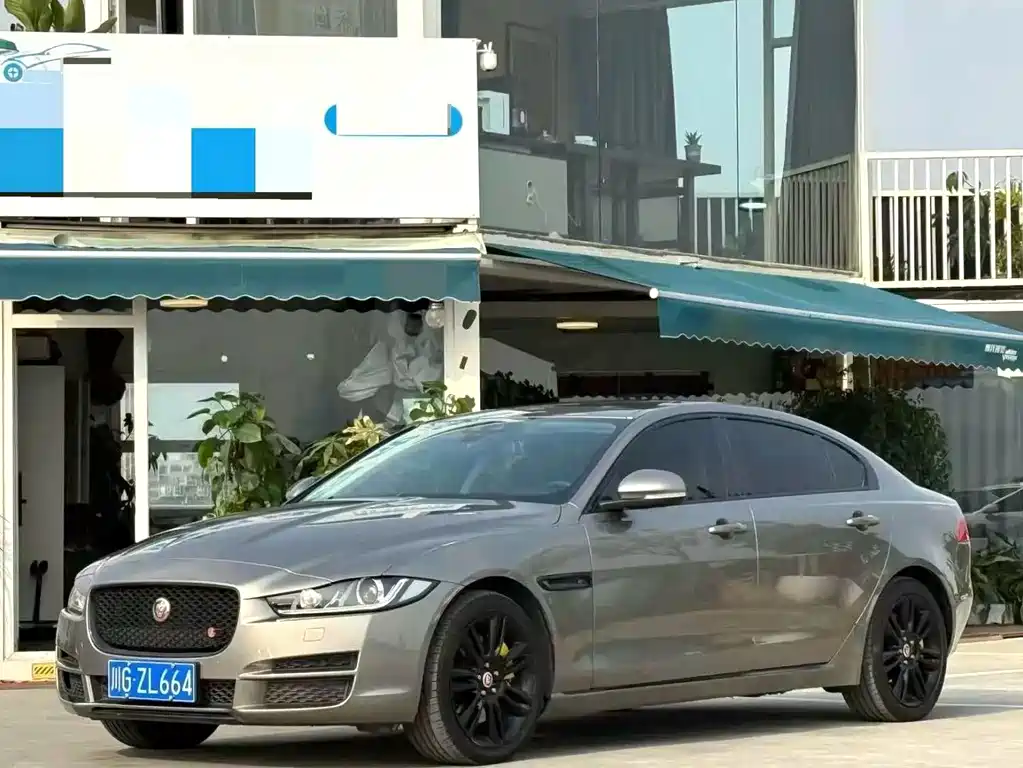 Jaguar XEL 2019 — фото 1