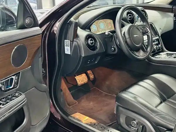 Jaguar XJ 2016