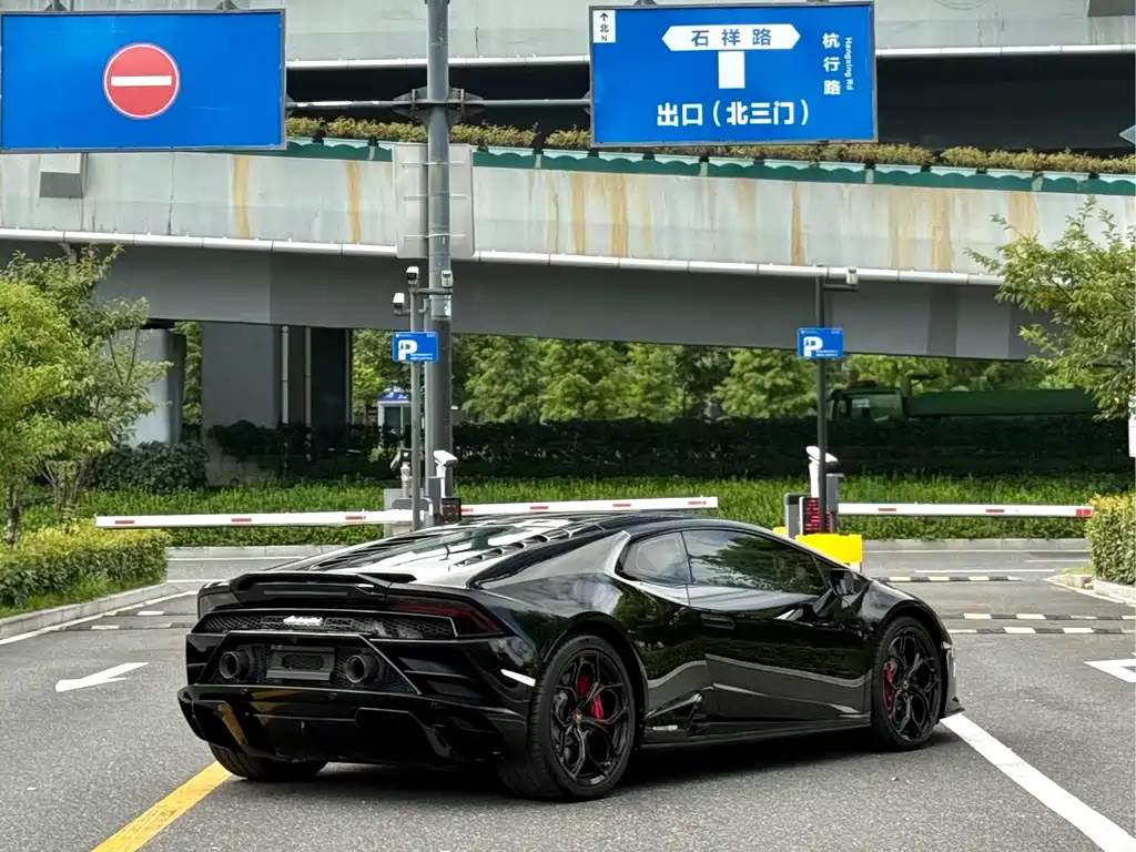 Lamborghini Huracan 2023 — фото 7