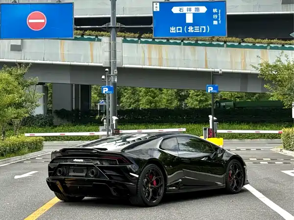 Lamborghini Huracan 2023