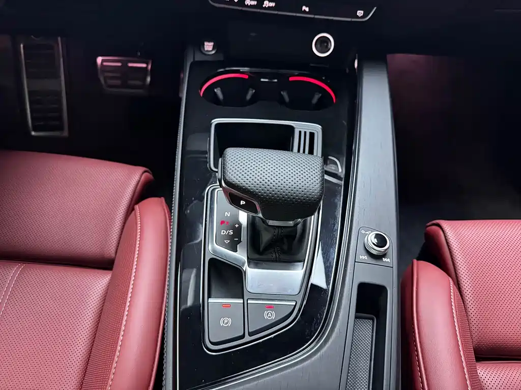 Audi A4L 2024 — фото 13