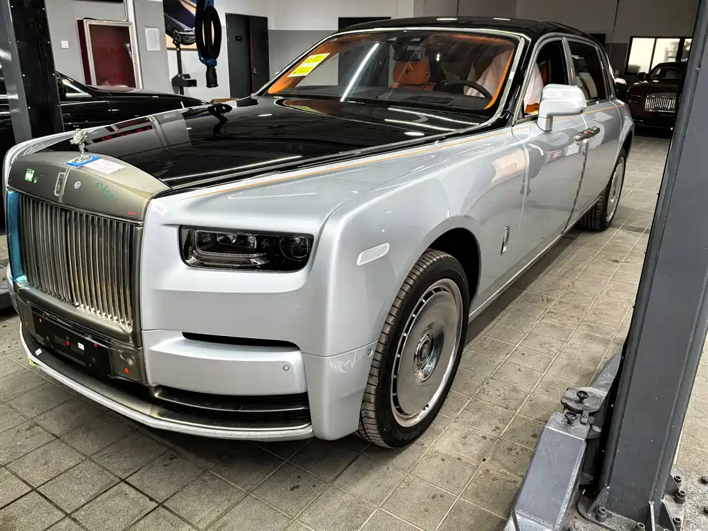 Rolls-Royce Phantom — фото 1