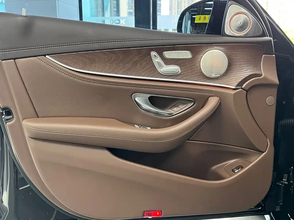 Mercedes-Benz E-Class 2022 — фото 24